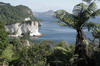 Stingray Bay avec le rocher "Te Hoho Rock" au fond